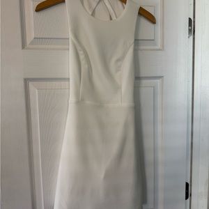 Elegant White Sleeveless Dress